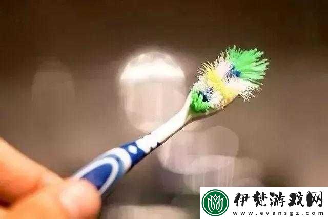 用電動牙刷放大腿內側