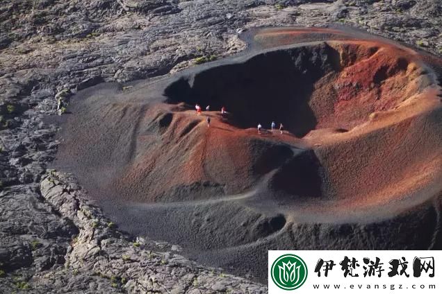 火山口上的兩個完整世界