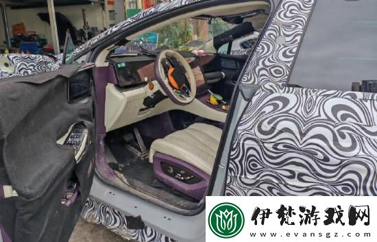 比亞迪首款百萬級轎車仰望U7內飾曝光！延續U8設計