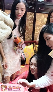 玩宮斗扎小人